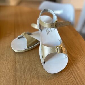Sun San Big Kids Metallic Gold Buckle Surfer Sandals Sz 3
